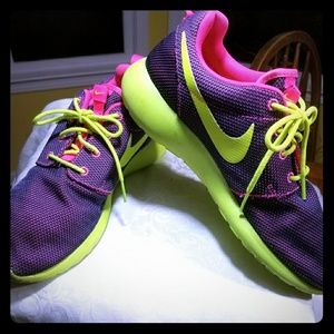 Women's Nike Roshe size 10